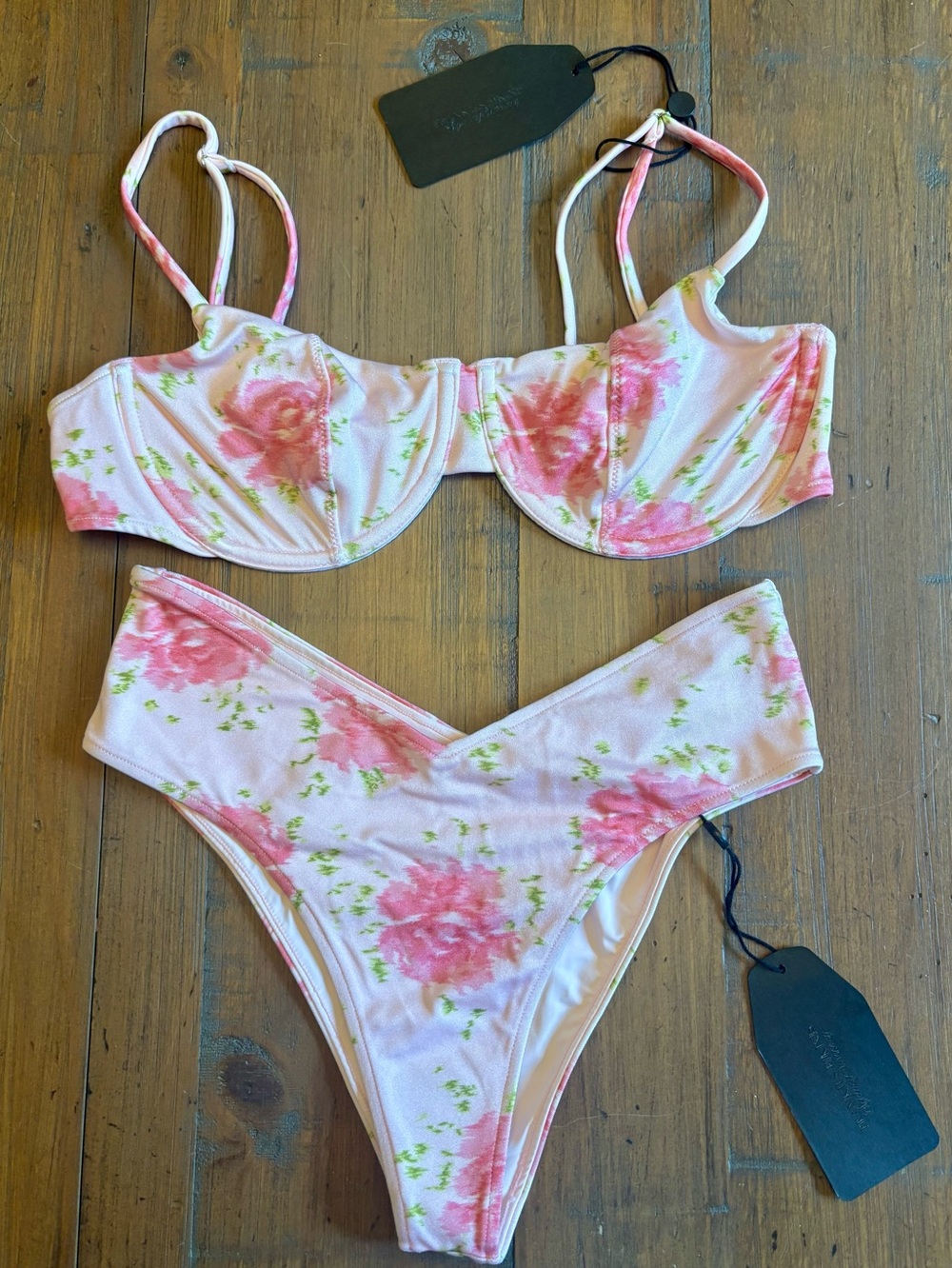 NWT Frankie’s bikinis x Sydney Sweeney Amore mio bikini set
